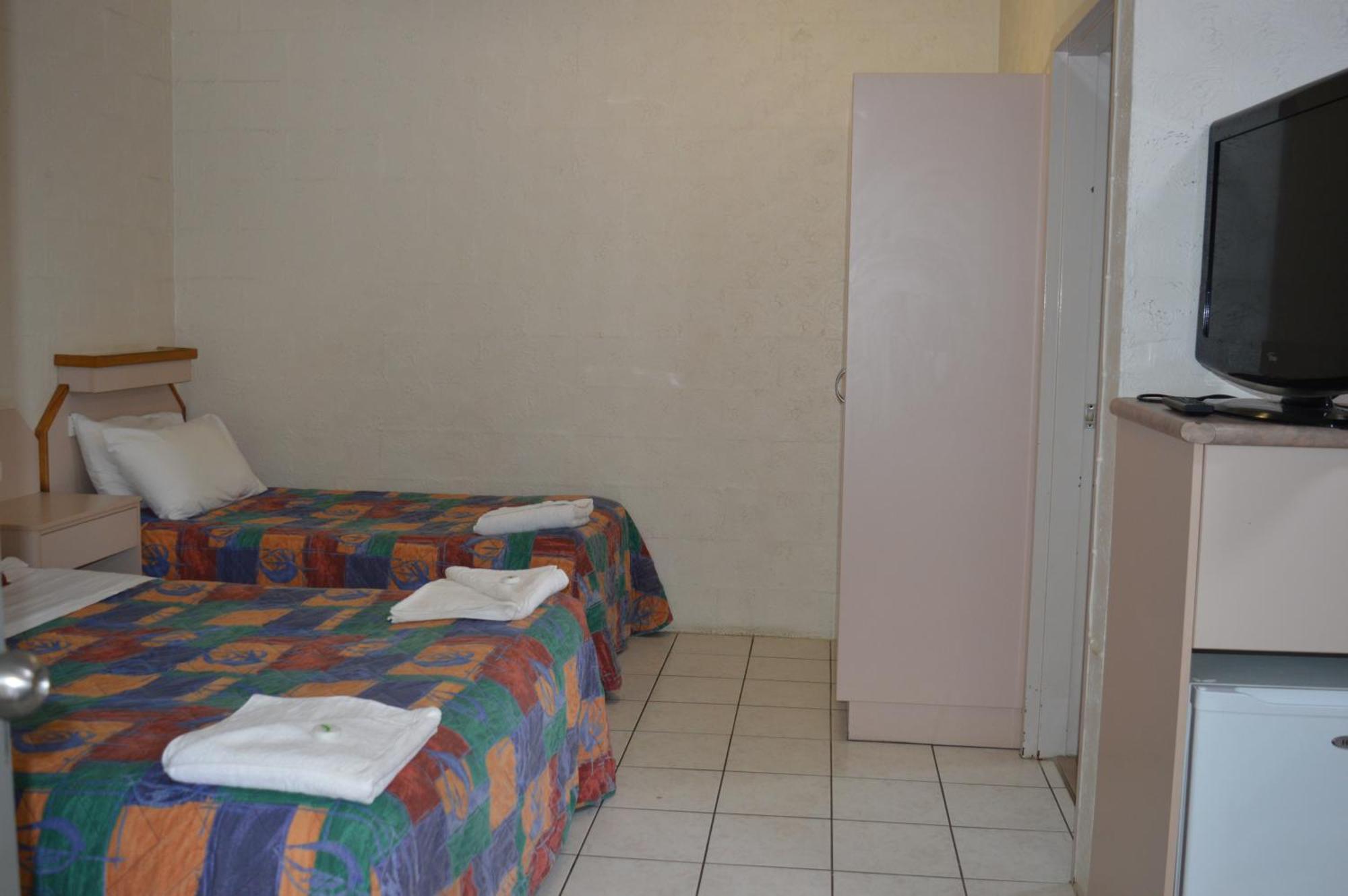 Mid City Motor Inn Gladstone Quarto foto